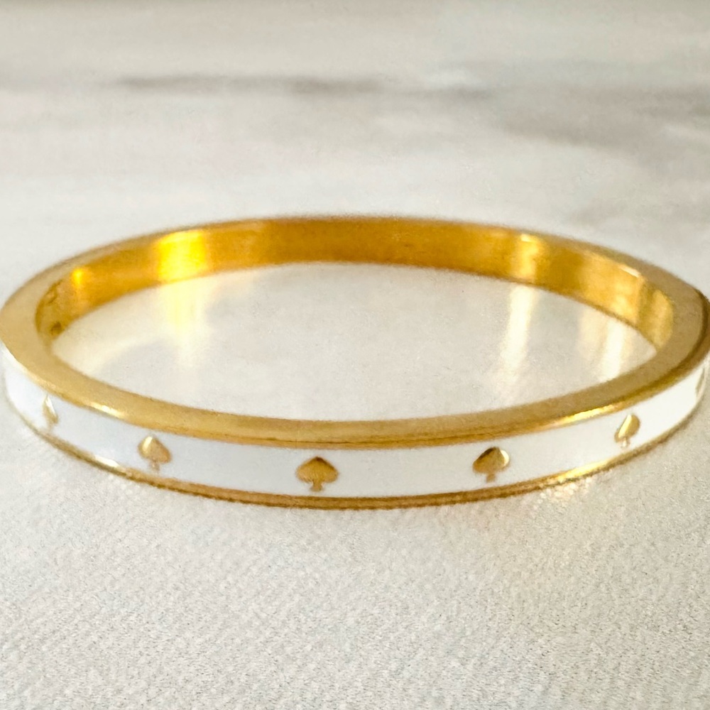 Kate Spade Spot The Spade Enamel Hinged Bangle Gold and White Bracelet NWOT